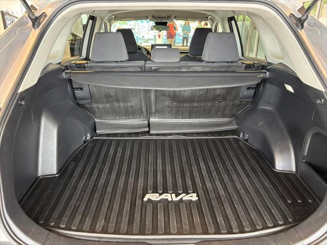 2022 Toyota RAV4 Hybrid LE