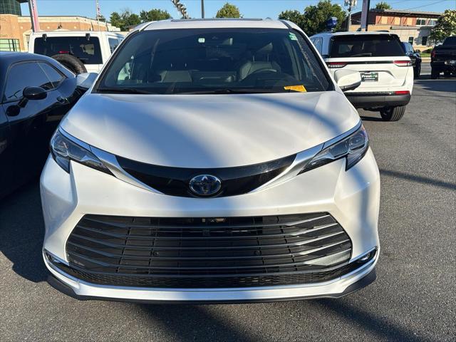 2025 Toyota Sienna Platinum