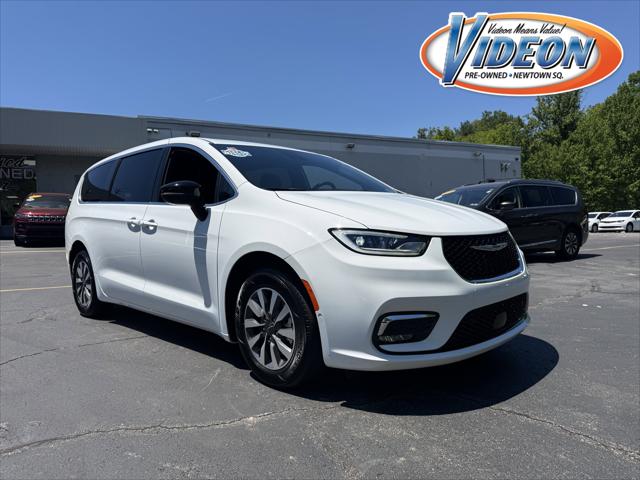 2025 Chrysler Pacifica Hybrid Select for sale in Newtown Square, PA