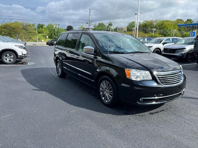 2014 Chrysler Town & Country Touring-L for sale in Harrisburg, PA