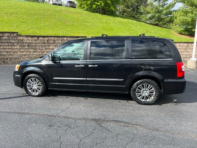 2014 Chrysler Town & Country Touring-L