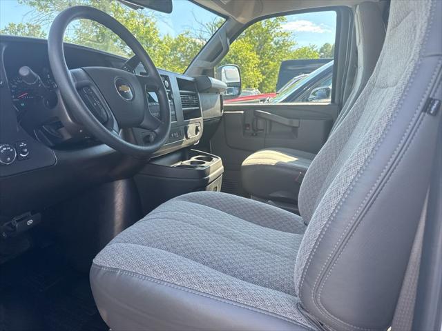 2025 Chevrolet Express Passenger RWD 3500 Extended Wheelbase LT