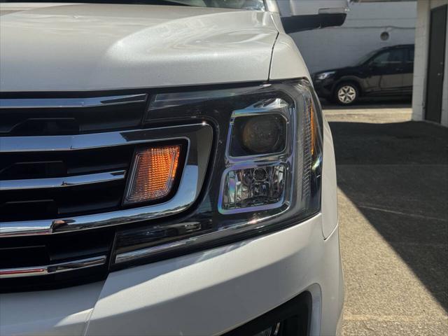 2018 Ford Expedition Max XLT 4x4 4dr SUV