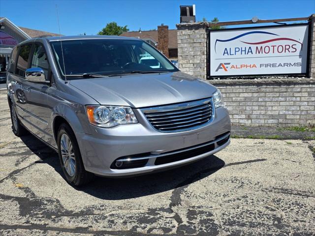 2016 Chrysler Town & Country Touring-L for sale in New Berlin, WI