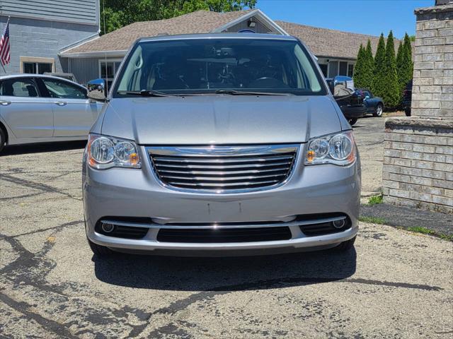 2016 Chrysler Town & Country Touring-L