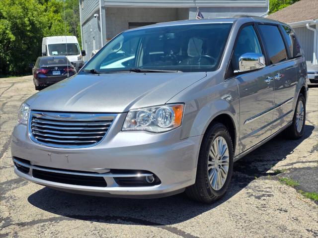 2016 Chrysler Town & Country Touring-L