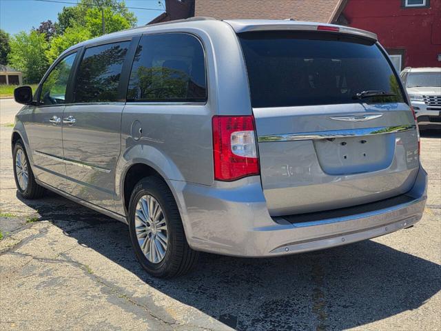 2016 Chrysler Town & Country Touring-L