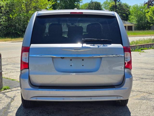 2016 Chrysler Town & Country Touring-L