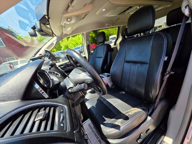 2016 Chrysler Town & Country Touring-L