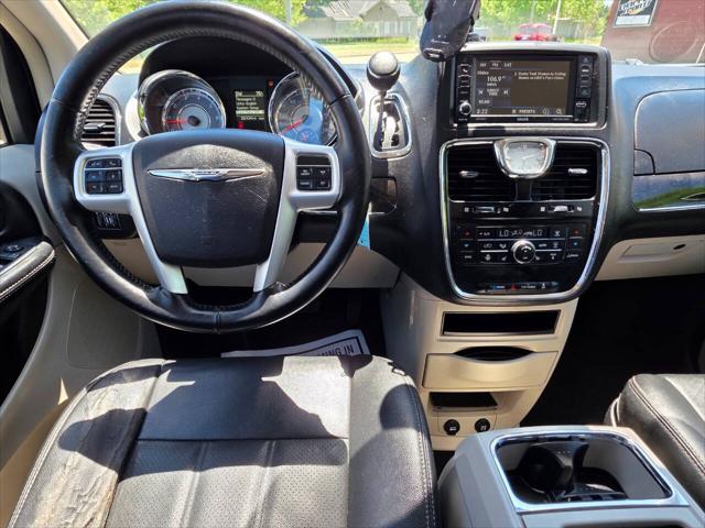 2016 Chrysler Town & Country Touring-L