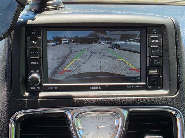 2016 Chrysler Town & Country Touring-L