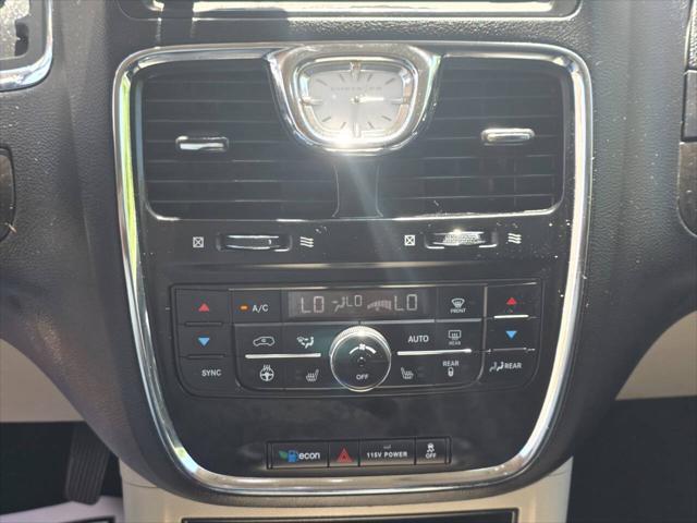2016 Chrysler Town & Country Touring-L