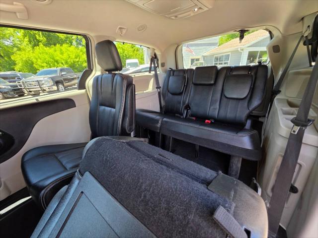 2016 Chrysler Town & Country Touring-L