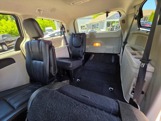 2016 Chrysler Town & Country Touring-L