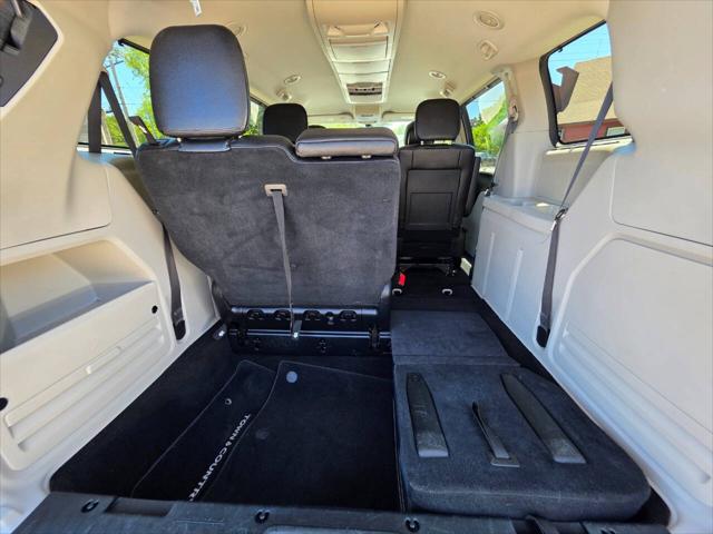 2016 Chrysler Town & Country Touring-L