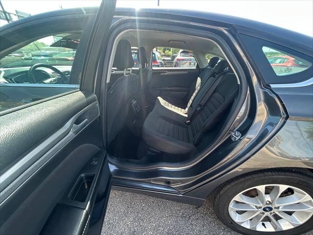 2020 Ford Fusion SE