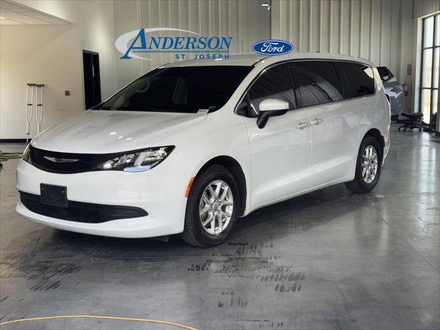 2022 Chrysler Voyager LX for sale in Saint Joseph, MO