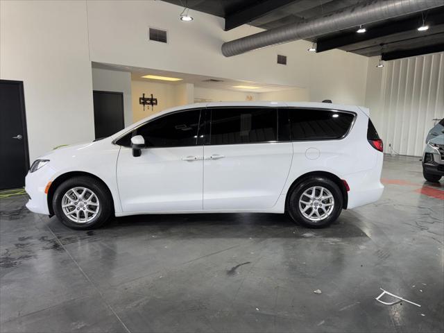 2022 Chrysler Voyager LX