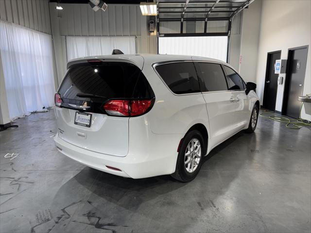 2022 Chrysler Voyager LX