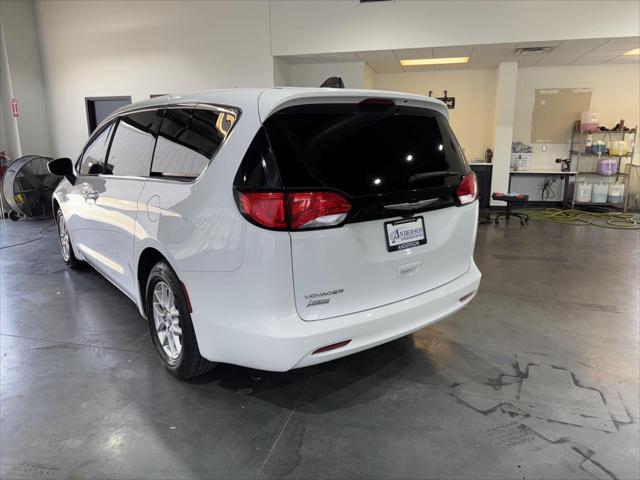 2022 Chrysler Voyager LX