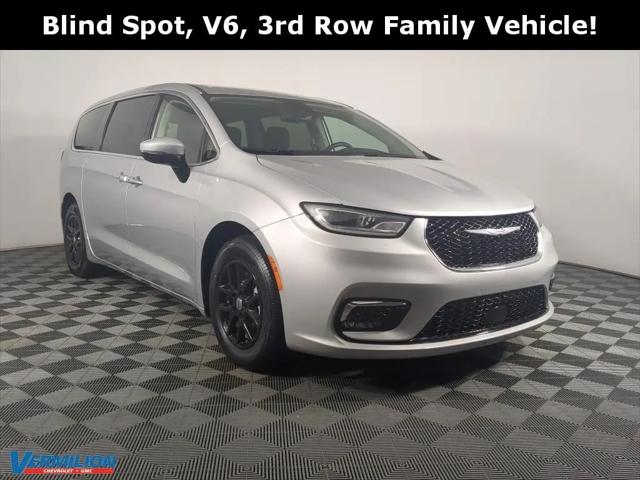 2023 Chrysler Pacifica Touring L for sale in Tilton, IL