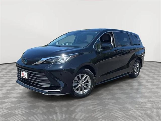 2022 Toyota Sienna LE for sale in Madison, WI