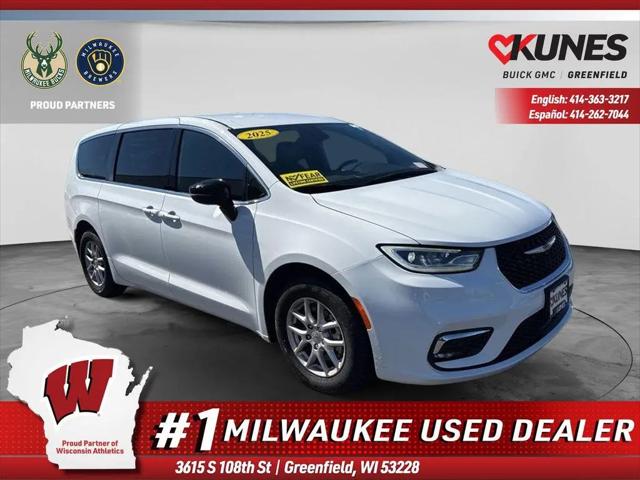 2025 Chrysler Pacifica Select for sale in Greenfield, WI