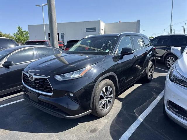 2020 Toyota Highlander XLE for sale in Kalamazoo, MI