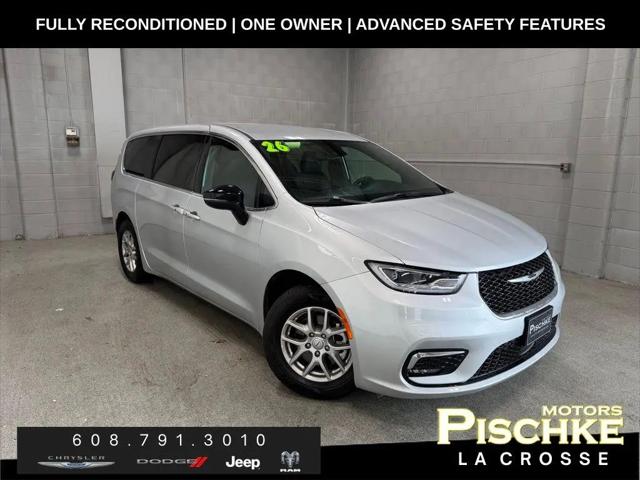 2026 Chrysler Pacifica Select for sale in La Crosse, WI