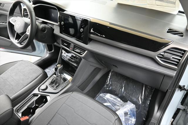 2026 Volkswagen Taos SE Black