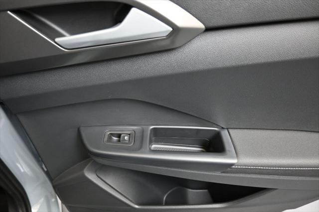 2026 Volkswagen Taos SE Black