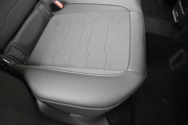 2026 Volkswagen Taos SE Black