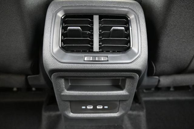 2026 Volkswagen Taos SE Black