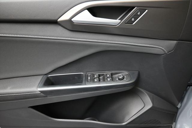 2026 Volkswagen Taos SE Black