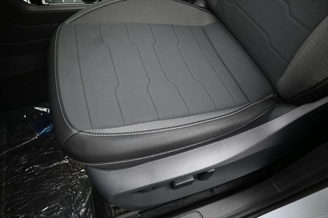 2026 Volkswagen Taos SE Black