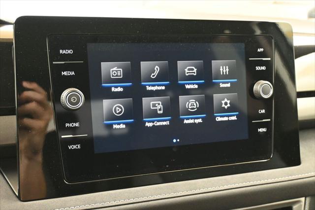 2026 Volkswagen Taos SE Black
