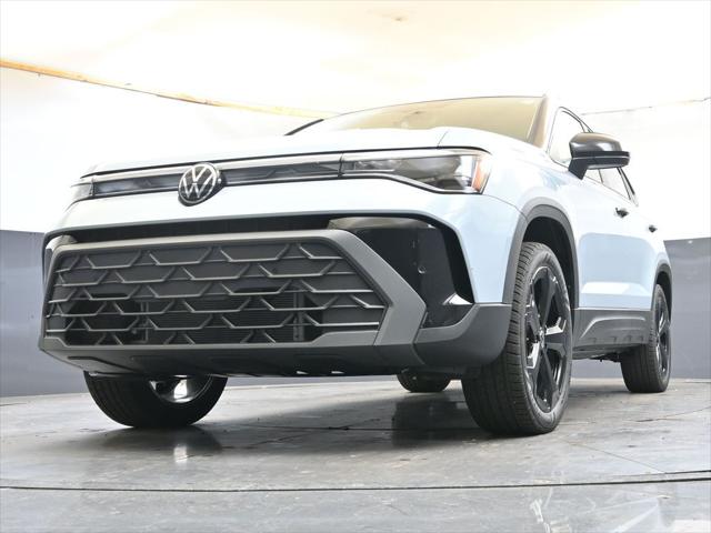 2026 Volkswagen Taos SE Black