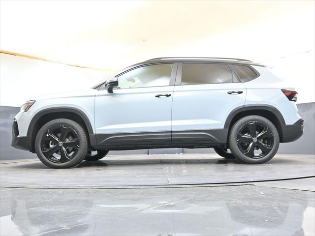 2026 Volkswagen Taos SE Black