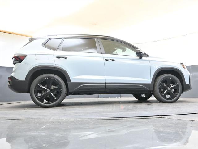 2026 Volkswagen Taos SE Black