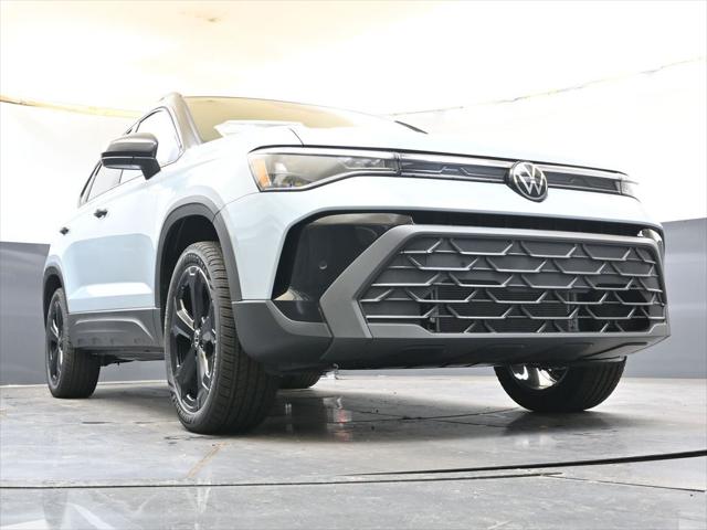 2026 Volkswagen Taos SE Black