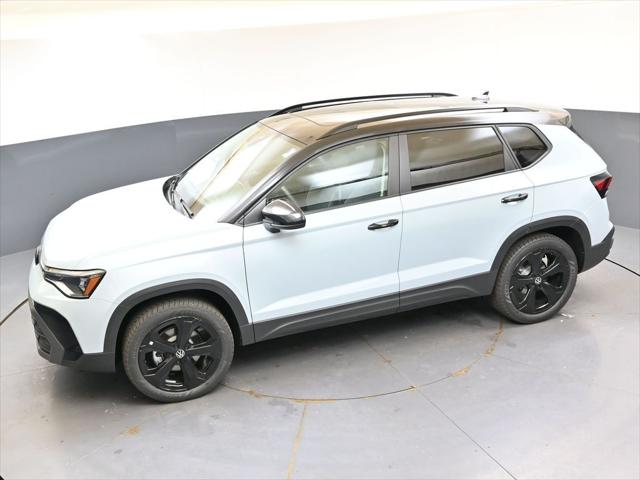 2026 Volkswagen Taos SE Black