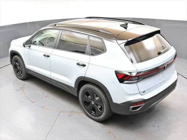 2026 Volkswagen Taos SE Black