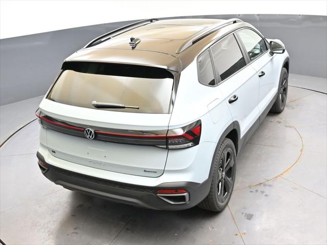 2026 Volkswagen Taos SE Black