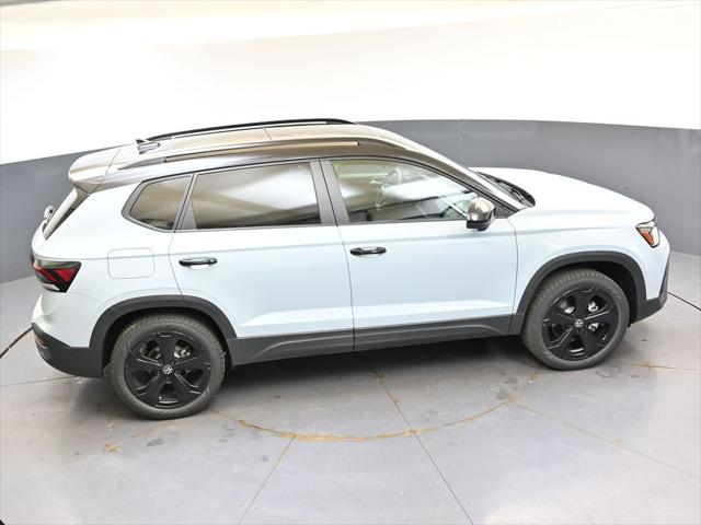 2026 Volkswagen Taos SE Black