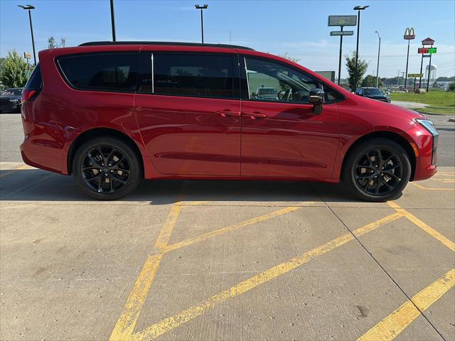 2027 Chrysler Pacifica Limited