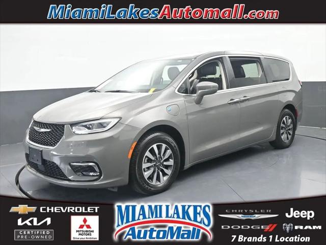 2022 Chrysler Pacifica Hybrid Touring L for sale in Hialeah, FL
