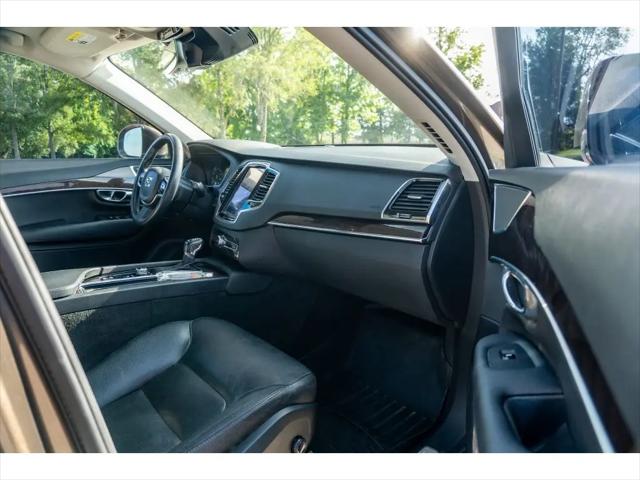 2016 Volvo XC90 T6 Momentum