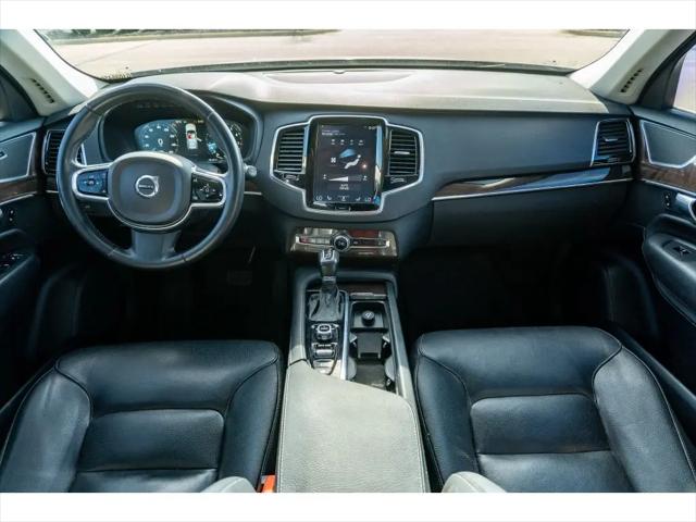 2016 Volvo XC90 T6 Momentum