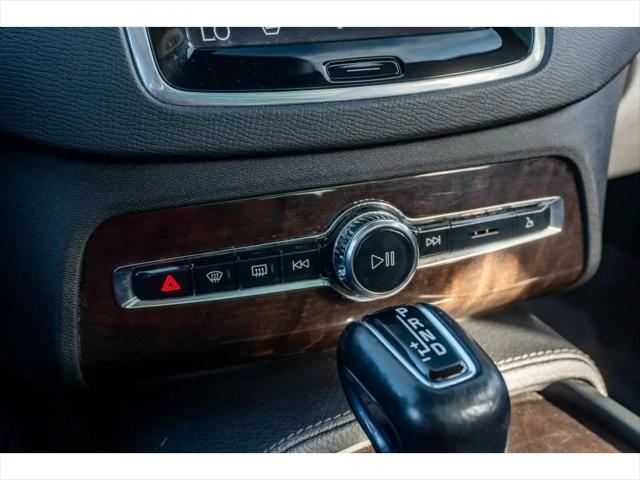 2016 Volvo XC90 T6 Momentum