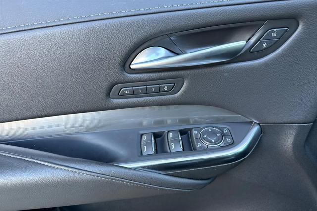 2025 Cadillac XT4 FWD Premium Luxury